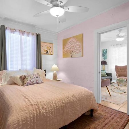 The Pink Oasis Waterfront 1 Bed Apt Apartment แทมปา ภายนอก รูปภาพ